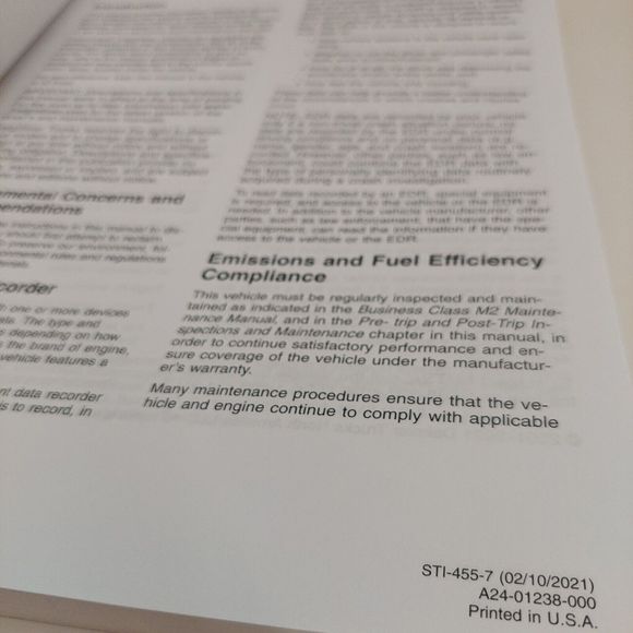 Freightliner Business Class M2 Driver's Maintenance Manual Book STI-455-7 Truck - Picture 4 of 12